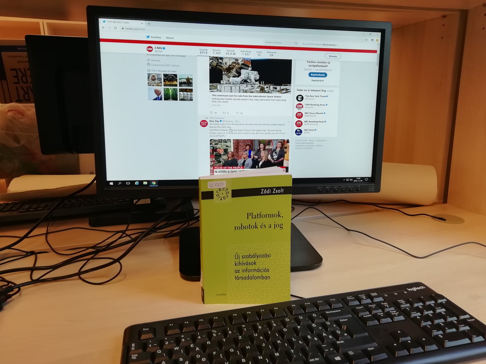 Platformok, robotok és a jog. Új szabályozási kihívások az információs társadalomban